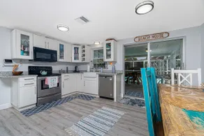 Private Pool Retreat-2BR/2BA Minutes to Venice, Caspersen & Manasota Key Beaches - Image 4