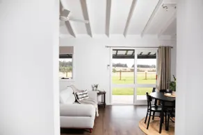 Pokolbin Farm Stay - Vineyard Villa, 2 x Queen Bed - Image 5