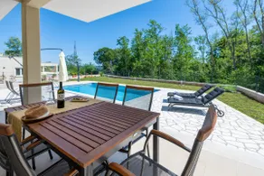 Villa Sarah, mediterranean elegance minutes from the beach - Image 2