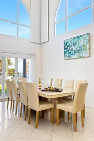 Beachfront Family Favourite Home with Pool & Views - Image 4