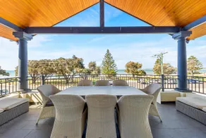 Beachfront Family Favourite Home with Pool & Views - Image 2