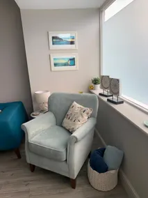 1 bed flat with outside space and moments from sea - Image 4
