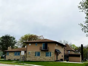 Cheerful beautiful home with an amazing lake view. - Image 3