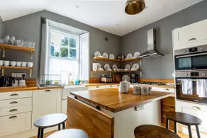 Cottage Located in Walking Distance to Town - Image 4