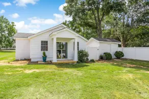 Adorable Upscale cottage in Downtown Fountain Inn.  - Image 2