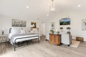  Adorable Upscale cottage in Downtown Fountain Inn.  - Image 3