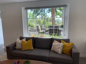 Spacious, private guest suite in great area - Image 2