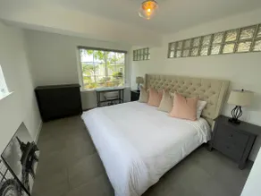 Spacious, private guest suite in great area - Image 3