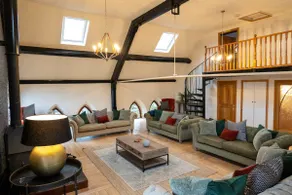 Stunning 18th Century Chapel 6 bedrooms 6 en suite - Image 3