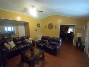 Cozy 4bd/2ba w/ large kitchen - Image 3