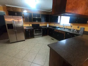 Cozy 4bd/2ba w/ large kitchen - Image 5