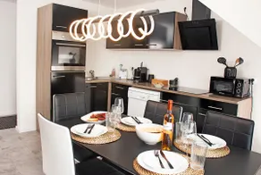 Modern 80 m² Apt | Balcony | Near City Center - Image 4