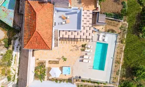 Maison entièrement équipée avec barbecue, jardin et piscine privée | Vue nature - Image 3