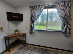 Sunlit Sanctuary w/Country View. Tranquil & Clean. - Image 3