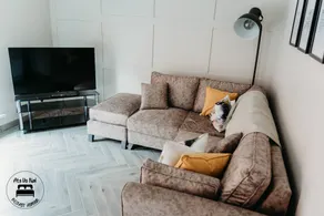 Lux 2BR, Free Parking,Central Location, King Bed - Image 2