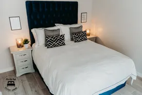 Lux 2BR, Free Parking,Central Location, King Bed - Image 3
