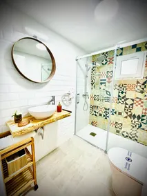 Fabulous new and centrally located apartment. - Image 4
