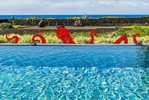 Oceanfront! Spectacular 2BR/2BA w Pool & Hot Tub - Image 2