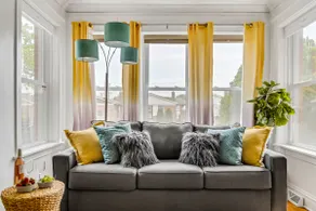 Captivating 2 Bedroom rental unit - Image 2