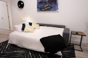 Blue&Gold/Plateau/St-Laurent/SelfCheck-In/AC/TV - Image 4
