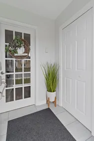 *WOW!!* Executive cozy home with 3 beds, work station & gym - Image 2