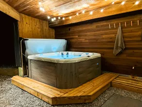 Architect Designed Round Cabin - Snowline Castle - Image 4