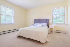 Comfortable and Bright Home - Near Downtown Mystic - Image 5