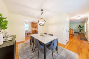 Comfortable and Bright Home - Near Downtown Mystic - Image 3