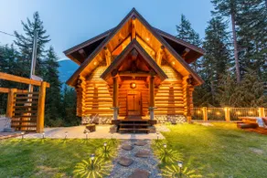Gem by Manning Park: Luxury Loghouse “Ravenloft” - Image 2