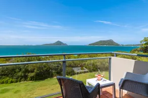 Shoal Bay Shores, modern beachfront unit + Wifi - Image 2