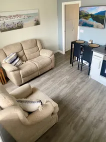 Disabled & pet friendly with enclosed garden - Image 3