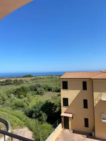Lovely sea view condo with free parking - Image 2