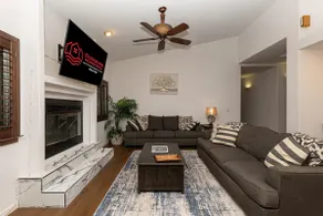 \"Lake Lounge\" pool home 5 mins from Lake Mohave - Image 5