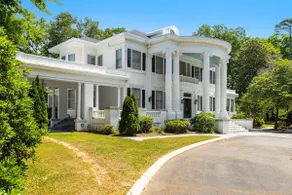Extravagant Historic Villa - Image 2