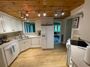Cheerful Stevensville cottage, GREAT LOCATION! - Image 2