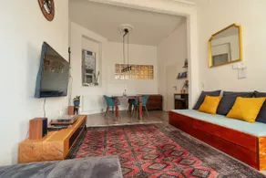 Urban Apartment | Comfortable & Central with Balcony - Image 3