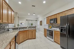 Lovely Woodlands home w/heated pool and spa! - Image 5