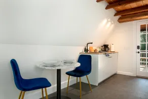 Walk to UF! Historic King Bed Loft w/ Private Deck - Image 4