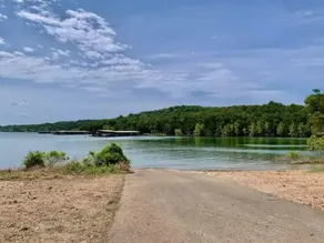 Table Rock Lake Retreat 4BR/4BA Boat Parking /Ramp - Image 5