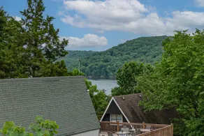 Table Rock Lake Retreat 4BR/4BA Boat Parking /Ramp - Image 4