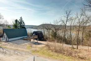 Table Rock Lake Retreat 4BR/4BA Boat Parking /Ramp - Image 3