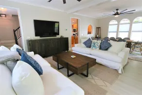 Captain's Retreat! Newly Renovated - few steps from the beach! - Image 4