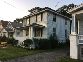 Comfortable light-filled, 1920's home w/EV Charger - Image 2