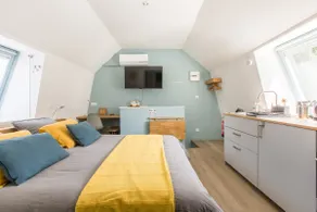 Studio in Vieux-Lille · quiet, premium bedding and linens - Image 5