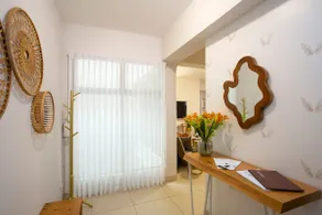 Arona’s#5 Boutique 3Bedroom unit+free gated garage - Image 2