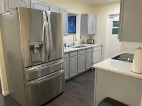 4 Bed Heart of Med Center Pool Table TV in bedroom - Image 4