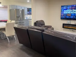 4 Bed Heart of Med Center Pool Table TV in bedroom - Image 5