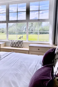 STUNNING LODGE MINUTES FROM THE SEA AND GOLF COURSE - Image 2