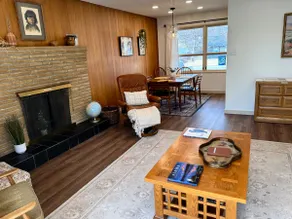 Anchorage Cozy Mid-Century Cottage - Image 2