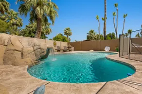 Luxe Central Scottsdale 4 bdrm w Backyard Oasis - Image 2